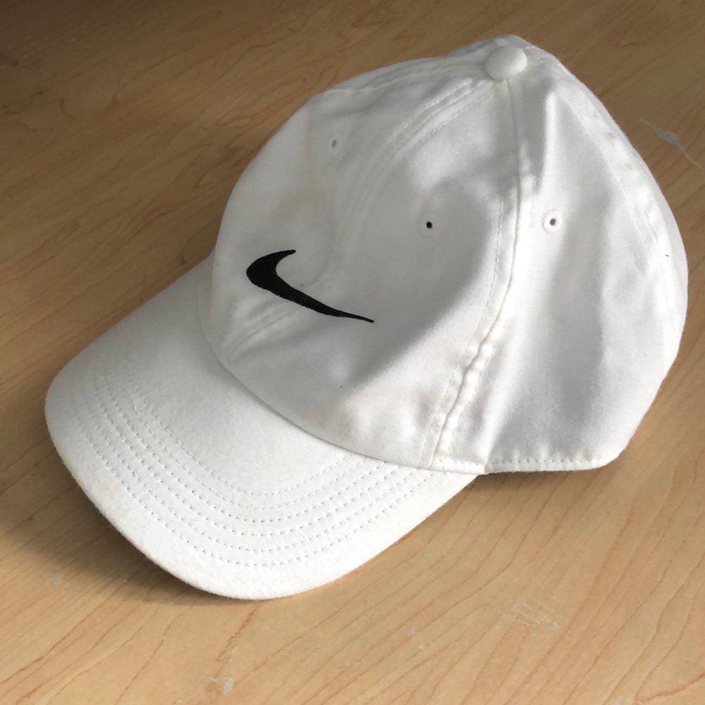 White Nike baseball hat